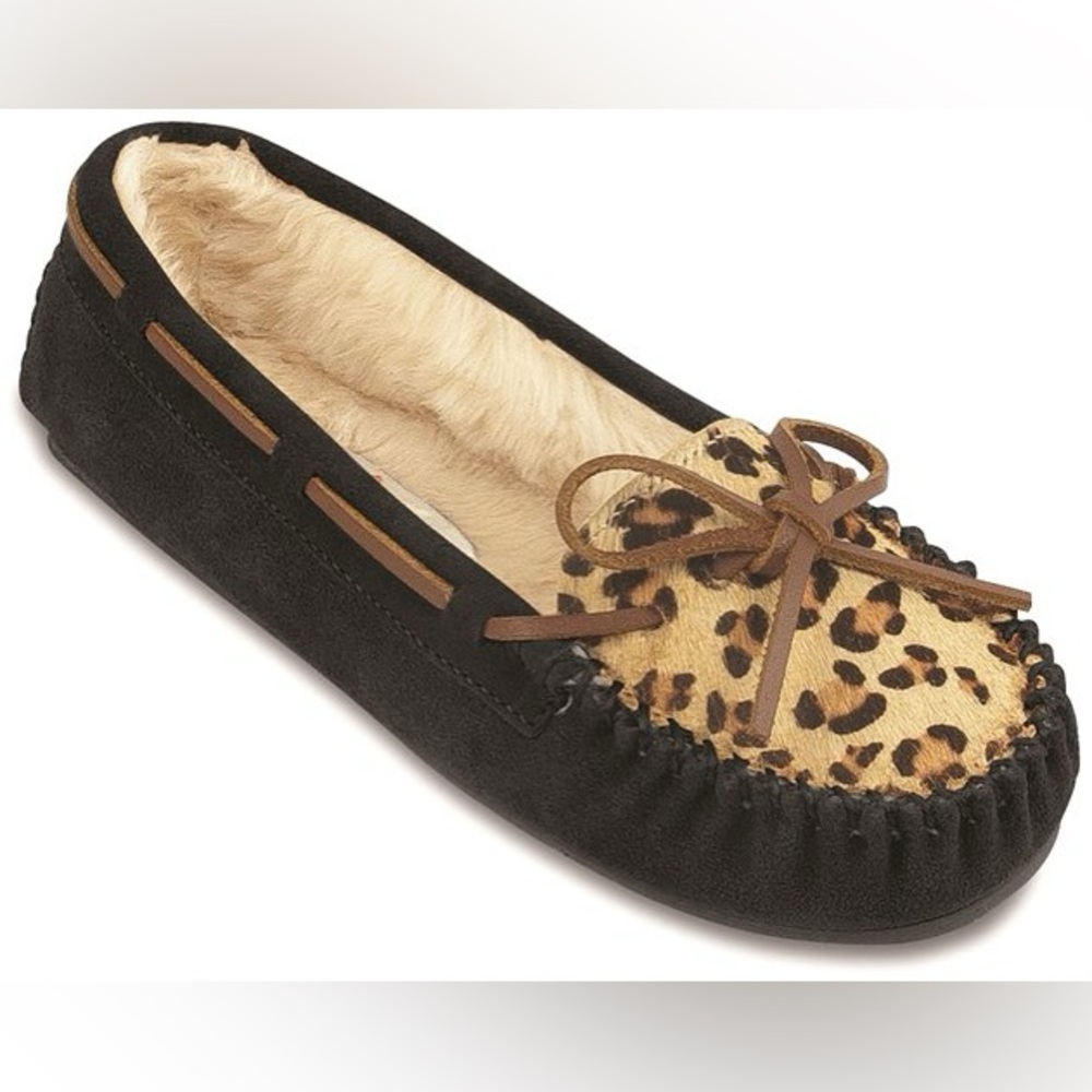 Minnetonka Cally Women’s Leopard Print Moccasins